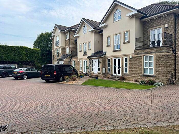 2 Bedroom Flat To Rent In Bluebell Court, Ring Road Seacroft, Leeds, LS14