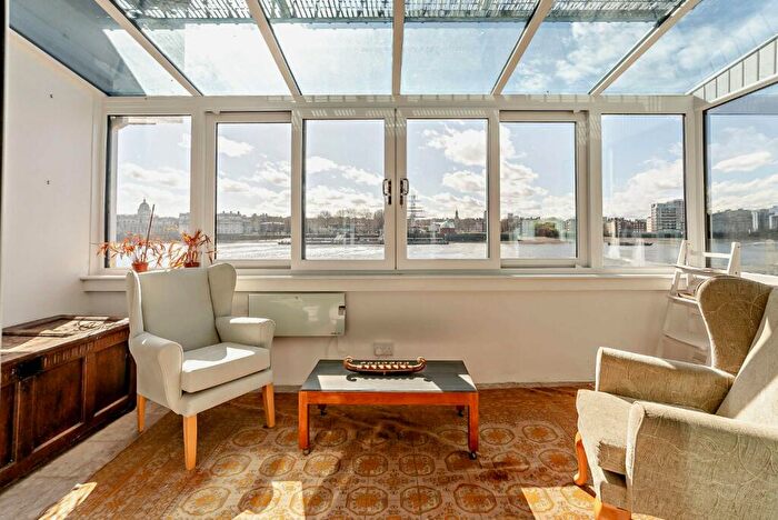 5 Bedroom Semi-Detached House For Sale In Ferry Street, London, E14
