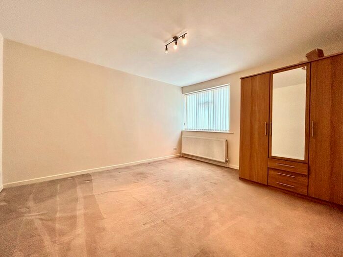 2 Bedroom Flat To Rent In Bilton Road, Perivale, Greenford, UB6