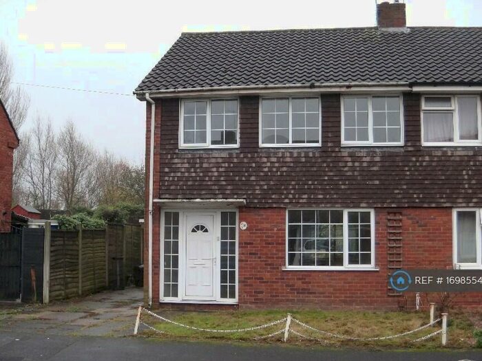 3 Bedroom Semi-Detached House To Rent In Buxton Road, Dudley, DY2