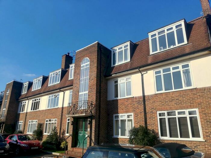 2 Bedroom Apartment To Rent In Doran Drive, Redhill, RH1
