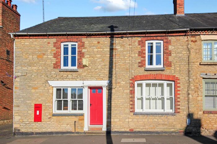 4 Bedroom Cottage For Sale In High Street, Wollaston, Wellingborough, NN29