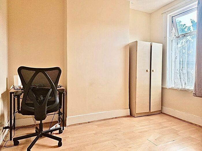 1 Bedroom Flat To Rent In Selsdon Road, London, E13