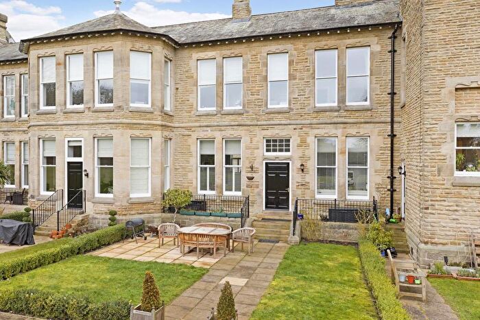 3 Bedroom Town House For Sale In Norwood Drive, Menston, LS29
