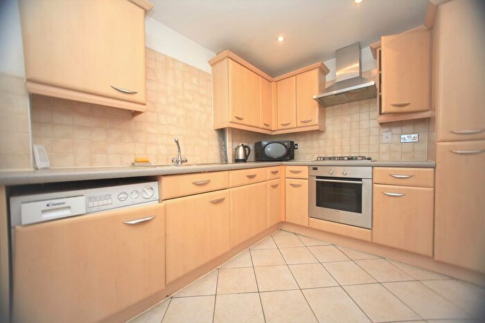 2 Bedroom Flat To Rent In Christopher Court, Great North Way, Hendon, NW4