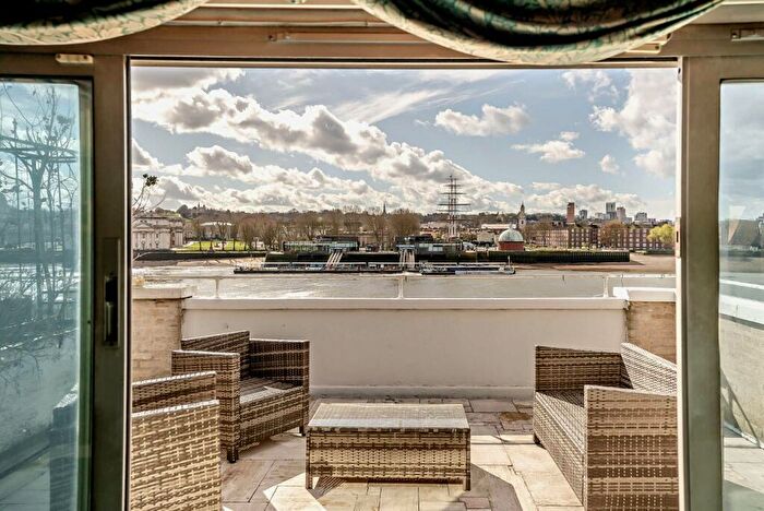 5 Bedroom Semi-Detached House For Sale In Ferry Street, London, E14