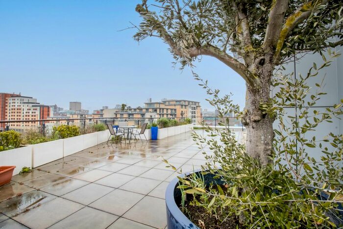 2 Bedroom Flat To Rent In Armouries Way, Hunslet, Leeds, LS10