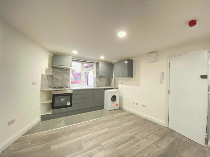 2 Bedroom Flat To Rent In Balnacraig Avenue, London, NW10