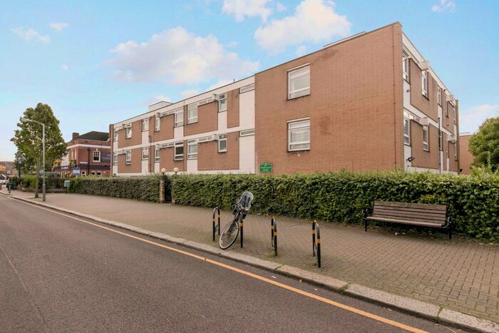 2 Bedroom Flat To Rent In Lacy Road, London, SW15