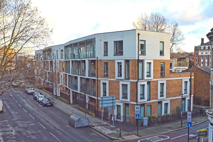 2 Bedroom Flat For Sale In William Court, Greenwich High Road, Greenwich, London, SE10