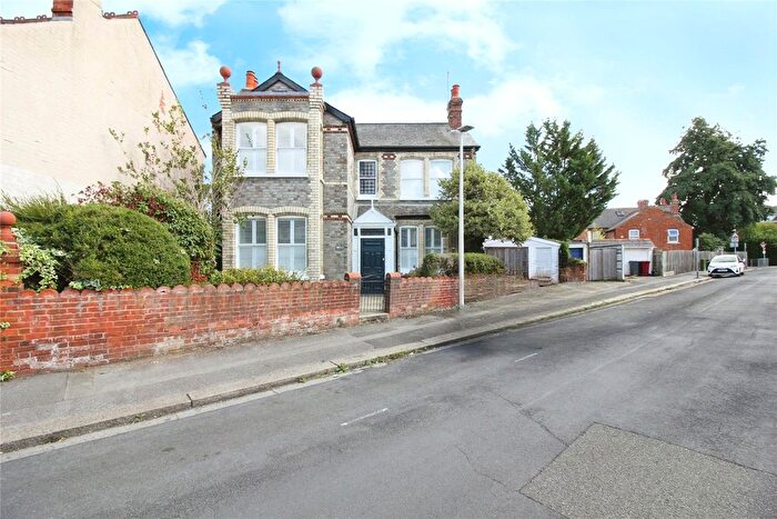 3 Bedroom Detached House For Sale In Wilson Road, Reading, RG30