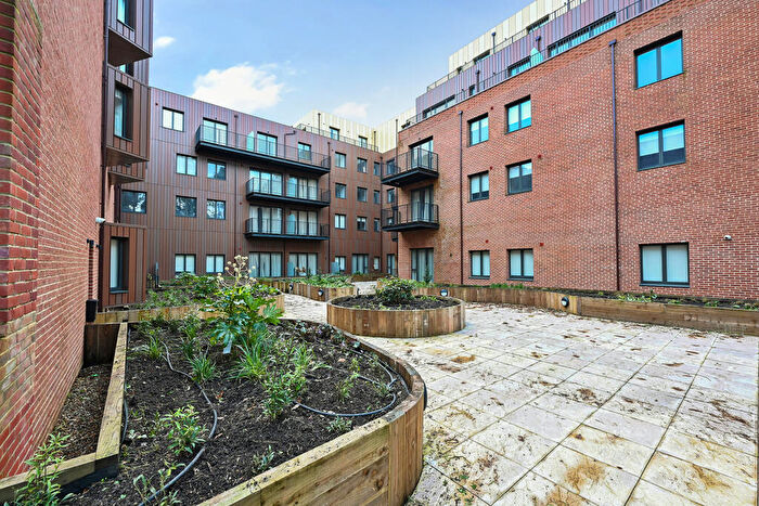 Studio To Rent In Farnborough Road, Farnborough, GU14