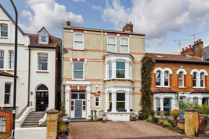 1 Bedroom Flat To Rent In Lewin Road, London, SW16