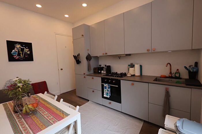 2 Bedroom Flat To Rent In Goldney Road, London, W9