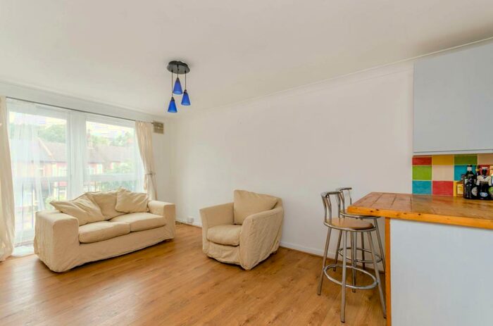 1 Bedroom Maisonette To Rent In Whitehorse Lane, South Norwood, London, SE25