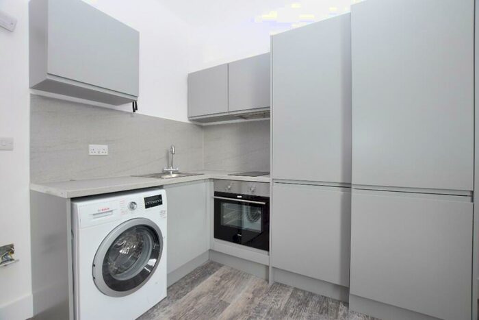 Studio To Rent In Cedar Road, Sutton, Surrey, SM2