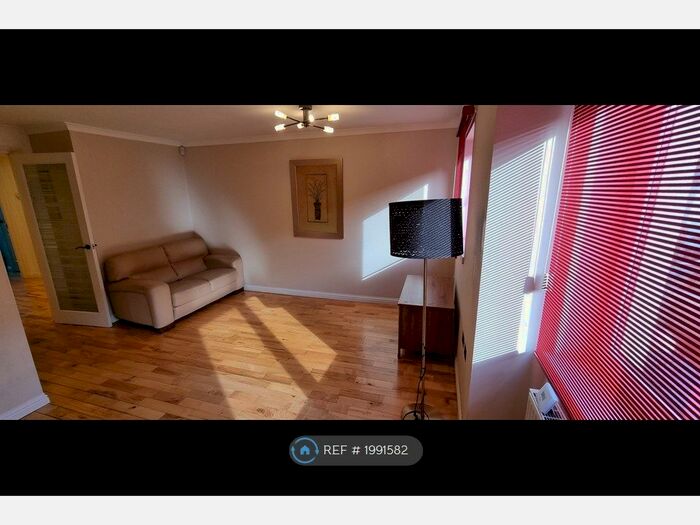 2 Bedroom Flat To Rent In Napiershall, Glasgow, G20
