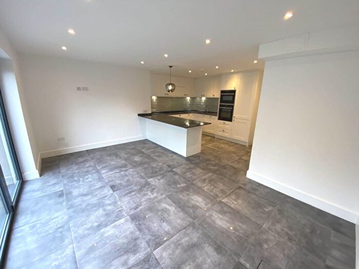 4 Bedroom Terraced House To Rent In Cragg Avenue, Radlett, WD7