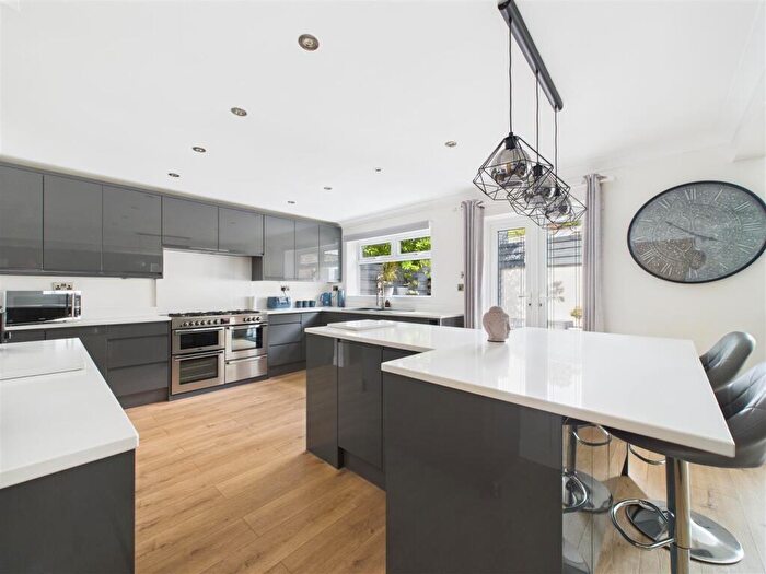 5 Bedroom Detached House For Sale In Bartrams, Welton, HU15
