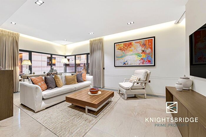 2 Bedroom Flat To Rent In Babmaes Street, London, SW1Y