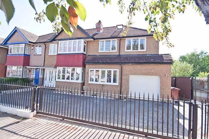 6 Bedroom Semi Detached House To Rent In Sylvia Avenue, Hatch, HA5