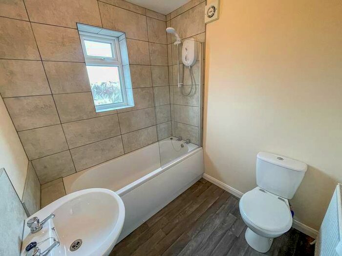 3 Bedroom Semi-Detached House To Rent In Norman Crescent, Scawsy, Doncaster, DN5