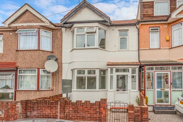 4 Bedroom Terraced House To Rent In Hickling Road, IG1