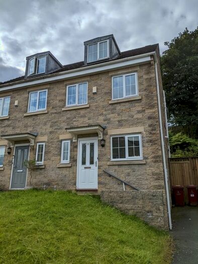 4 Bedroom Semi-Detached House To Rent In Weavers Mews, Darwen, BB3