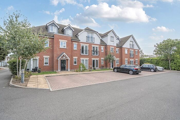 2 Bedroom Flat To Rent In Annett Close, Shepperton, TW17