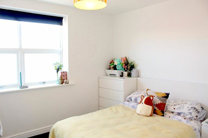 1 Bedroom Flat To Rent In Flat, High Street - Bed, LN5