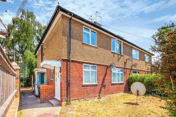 2 Bedroom Maisonette To Rent In Church Road, Watford, Hertfordshire, WD17