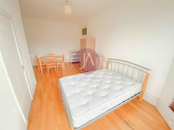 Studio To Rent In Fordwych Road, Kilburn, London, NW2