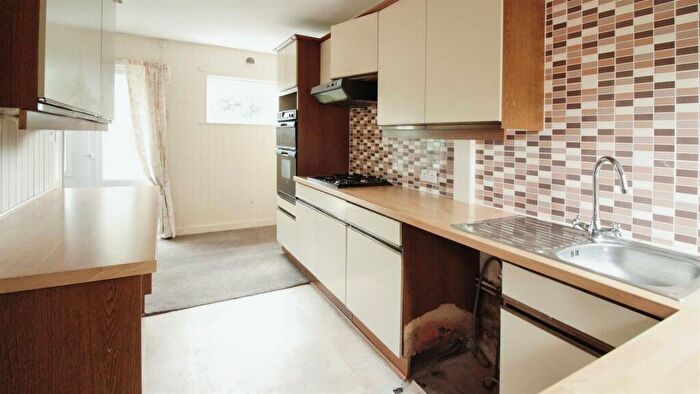 3 Bedroom Terraced House For Sale In Leadwell Lane, Rothwell, Leeds, LS26