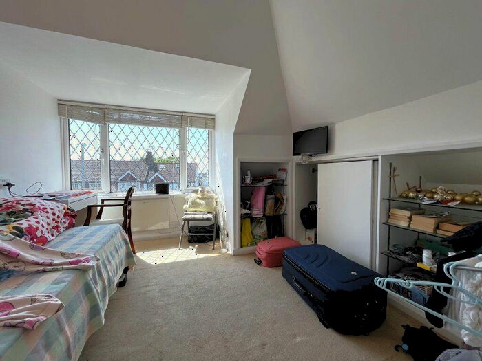 Studio To Rent In Boundary Road -, P11