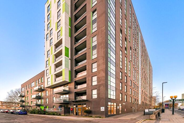1 Bedroom Flat To Rent In Tweed Walk, Canary Wharf, E14