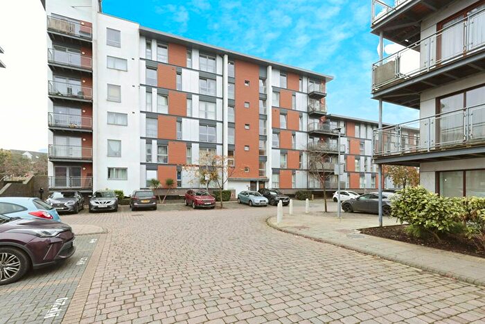 2 Bedroom Flat For Sale In Commonwealth Drive, Crawley, RH10