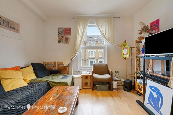 3 Bedroom Flat To Rent In Downs Road, London, E5