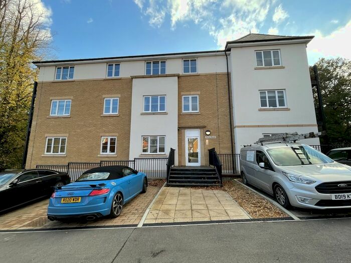 2 Bedroom Flat To Rent In Henry House, 85 Renfields, Haywards Heath, West Sussex RH16