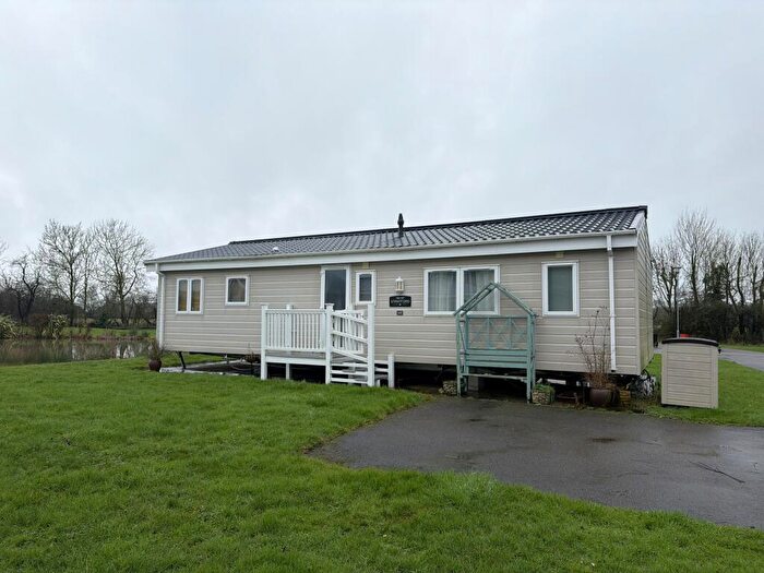 2 Bedroom Park Home For Sale In Cathedral View, Field Farm, Lincoln, LN5