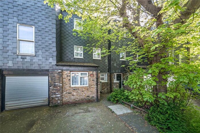 4 Bedroom Terraced House For Sale In St. Lawrence Way, Oval, SW9