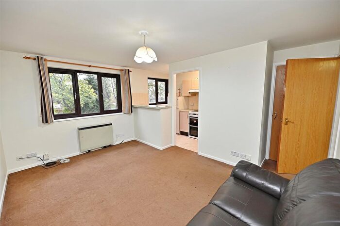 1 Bedroom Flat To Rent In Eastern Avenue, Newbury Park, IG2