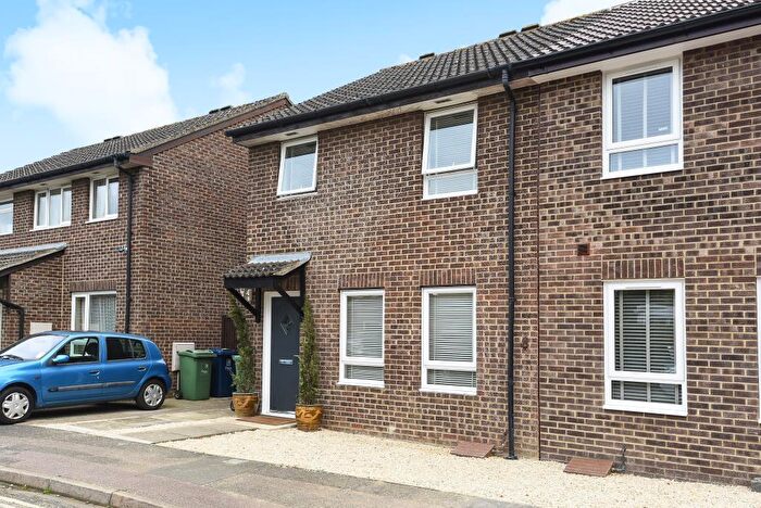 3 Bedroom Semi-Detached House For Sale In Purcell Road, Marston, OX3