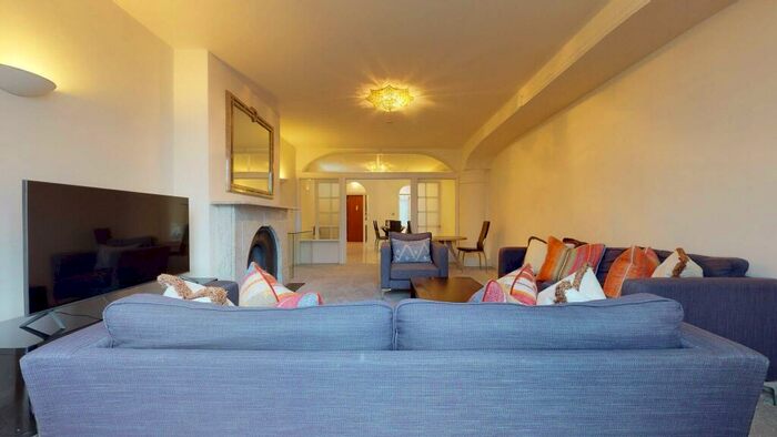 5 Bedroom Flat To Rent In Park Road, NW8