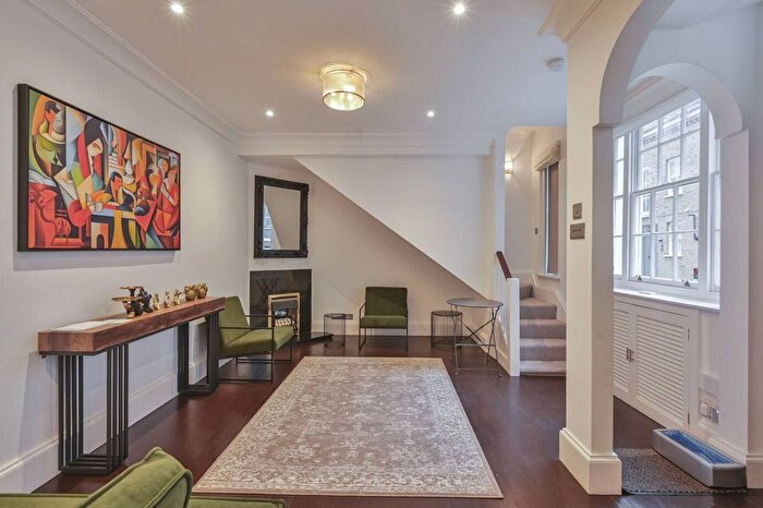 3 Bedroom Mews To Rent In Elvaston Mews, South Kensington, London, SW7