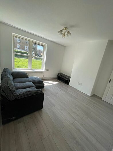 2 Bedroom Flat To Rent In Glendown House, E8