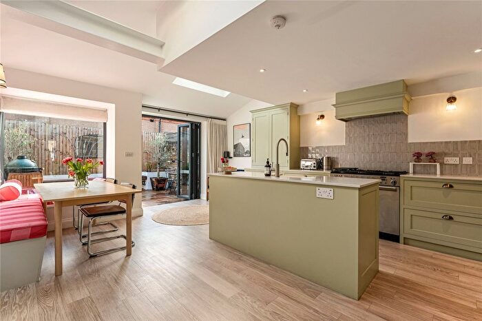 3 Bedroom Terraced House For Sale In Robertson Street, SW8