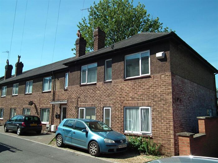 2 Bedroom Apartment To Rent In Bowling Green Avenue, Kettering, NN15
