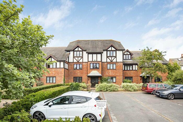 1 Bedroom Flat To Rent In High Street, West Molesey, KT8