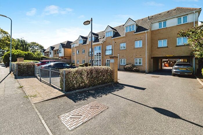 2 Bedroom Flat For Sale In Grenfell Avenue, Hornchurch, RM12
