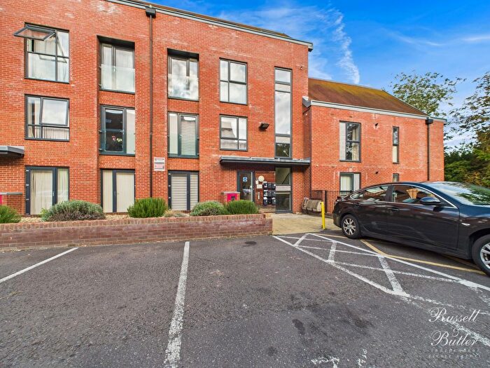 1 Bedroom Flat For Sale In Candleford Court, Buckingham, MK18